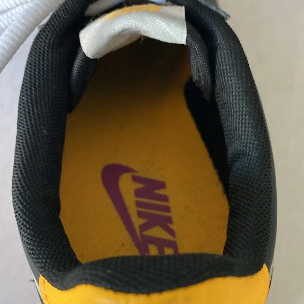 Nike Cortez Women’s Black Sneakers Size 7 US